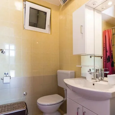 Semesterbostad Four Bedroom Holiday In Bacina *
