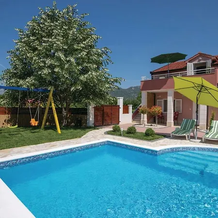 Four Bedroom Holiday In Bacina Semesterbostad Ploce (Dubrovnik-Neretva)