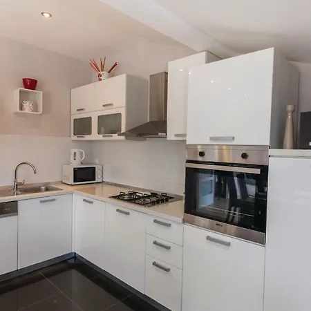 Four Bedroom Holiday In Bacina