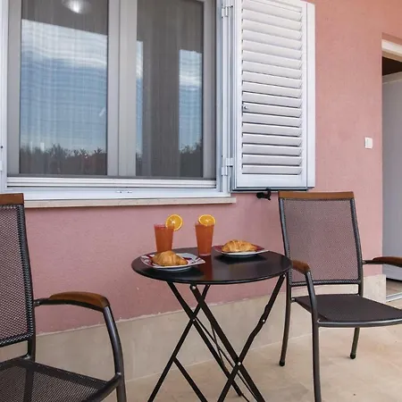 Semesterbostad Four Bedroom Holiday In Bacina Ploce (Dubrovnik-Neretva)