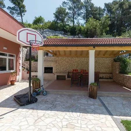 Four Bedroom Holiday In Bacina Semesterbostad *