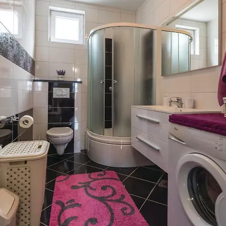 Feriehus Four Bedroom Holiday In Bacina Ploce (Dubrovnik-Neretva)