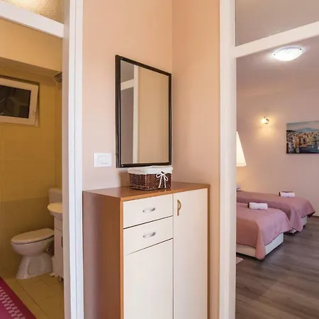 Feriehus Four Bedroom Holiday In Bacina Ploce (Dubrovnik-Neretva)