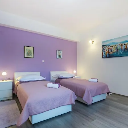 Four Bedroom Holiday In Bacina Feriehus *