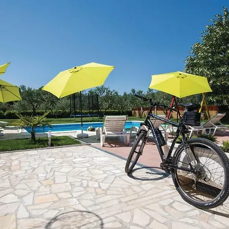 Feriehus Four Bedroom Holiday In Bacina *
