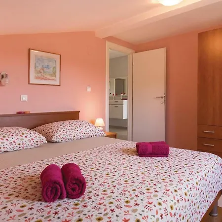 Four Bedroom Holiday In Bacina *
