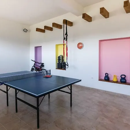 Four Bedroom Holiday In Bacina